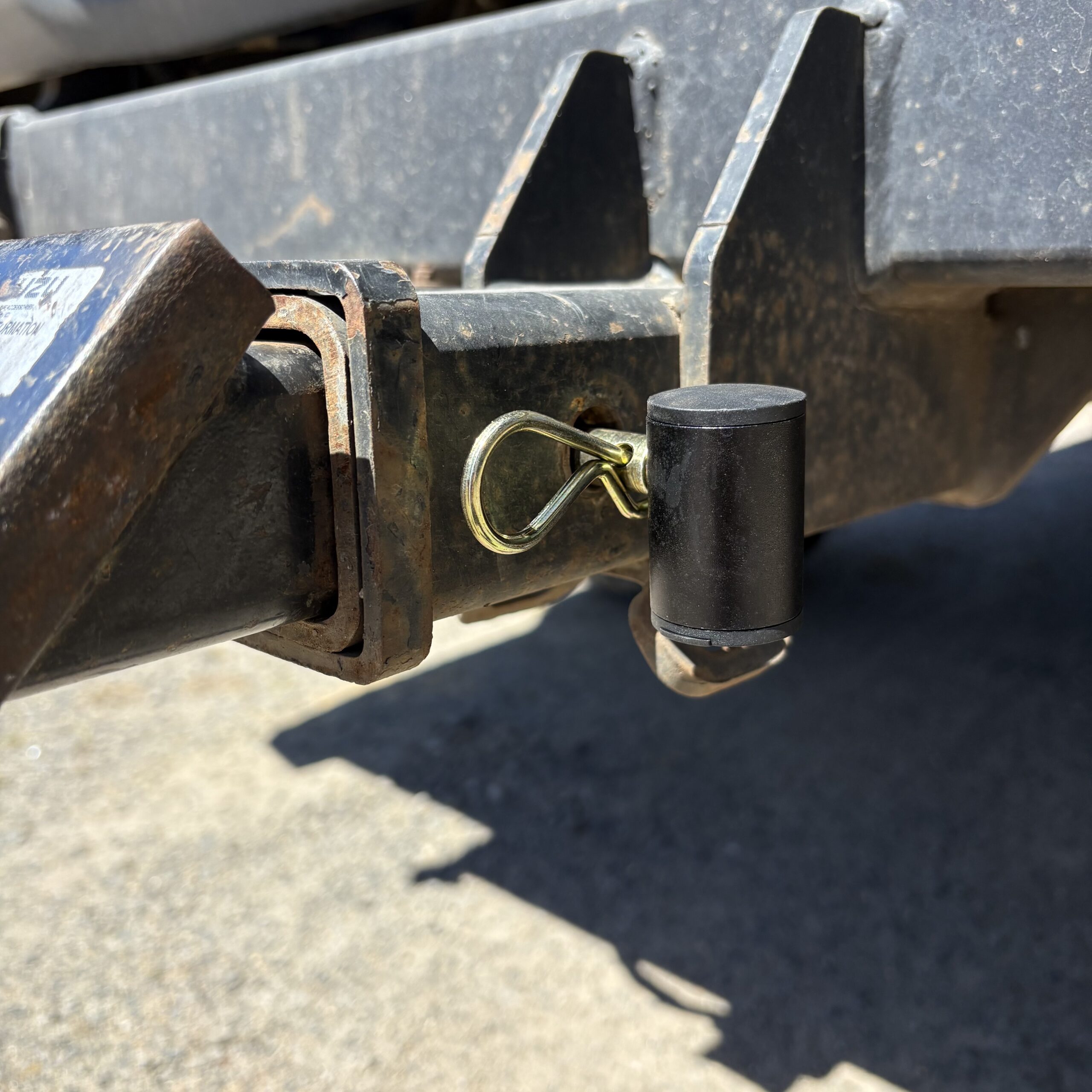 Anti Rattle Hitch Bolt - Locking - Image 2